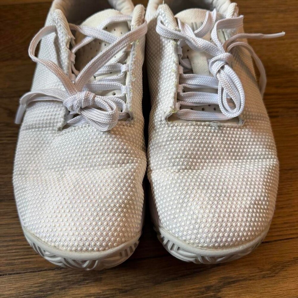 White NOBULL women’s sneakers with textured knit upper 7.5. Used, zeo marks, gre